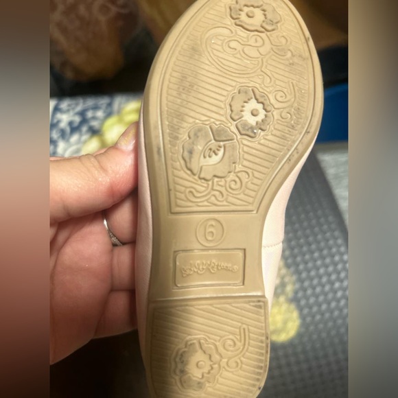 Pink shoes - Picture 2 of 3